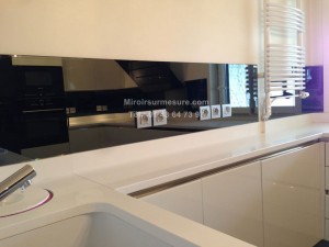 Credence en miroir gris sur mesure pour cuisine design