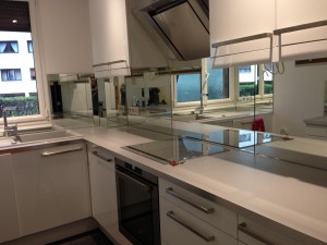 Miroir sur mesure pour crédence de cuisine