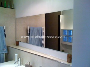 Miroir de salle de bain sur mesure, miroir argenté suspendu